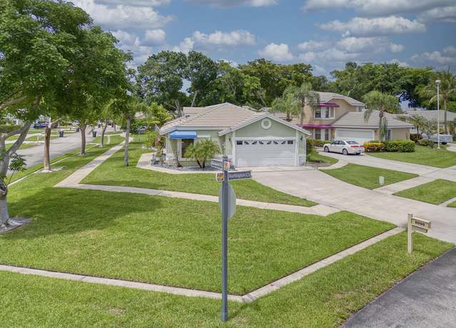Property at 8095 Burlington Ct, Lake Worth, FL 33467, 3 beds, 2 baths