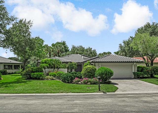 Property at 14 Bristol Cir, Boynton Beach, FL 33436, 3 beds, 2.5 baths