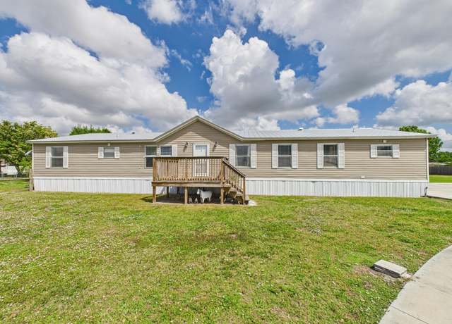 Property at 2452 SE 21st Ter, Okeechobee, FL 34974, 4 beds, 2 baths