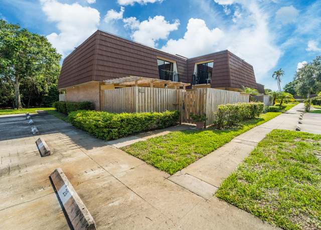 Property at 2513 25th Ln, Palm Beach Gardens, FL 33418, 3 beds, 2.5 baths