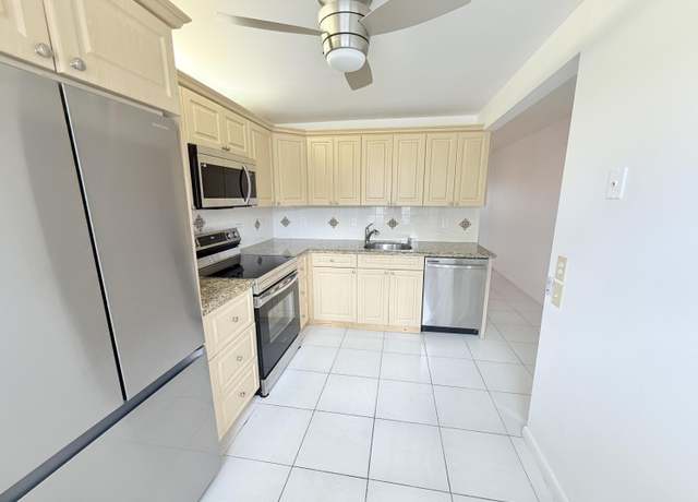 Property at 1036 Hythe B Unit B, Boca Raton, FL 33434, 2 beds, 2 baths