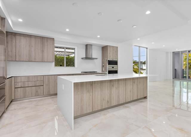 Property at 475 E Royal Palm Rd #205, Boca Raton, FL 33432, 3 beds, 3.5 baths