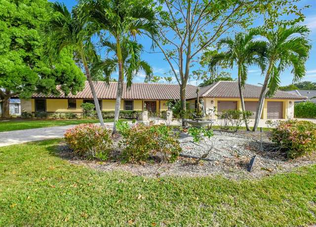 Property at 581 S Country Club Dr, Atlantis, FL 33462, 5 beds, 3 baths
