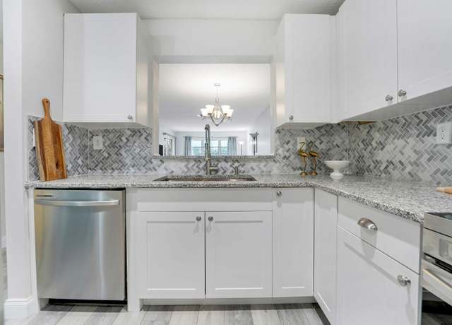 Property at 5890 Sugar Palm Ct Unit E, Delray Beach, FL 33484, 2 beds, 2 baths