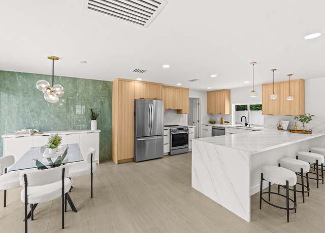 Property at 723 SW 25th Ave, Boynton Beach, FL 33435, 4 beds, 4 baths