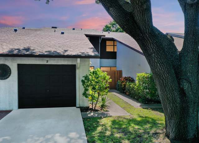 Property at 2060 Colonial Rd #2, Fort Pierce, FL 34950, 2 beds, 2.5 baths