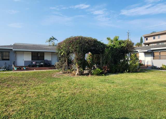 Property at 130 S Lakeside 1 Dr, Lake Worth, FL 33460, 2 baths