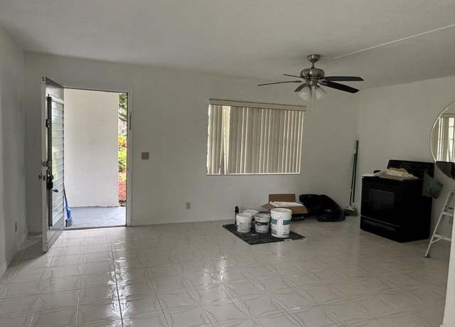 Property at 359 Normandy H Ln, Delray Beach, FL 33484, 1 bed, 1.5 baths