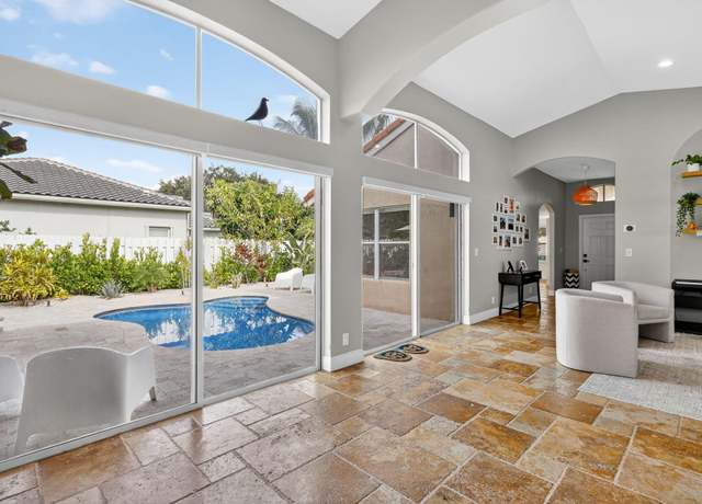 Property at 5381 Oakmont Village Cir, Lake Worth, FL 33463, 3 beds, 2 baths