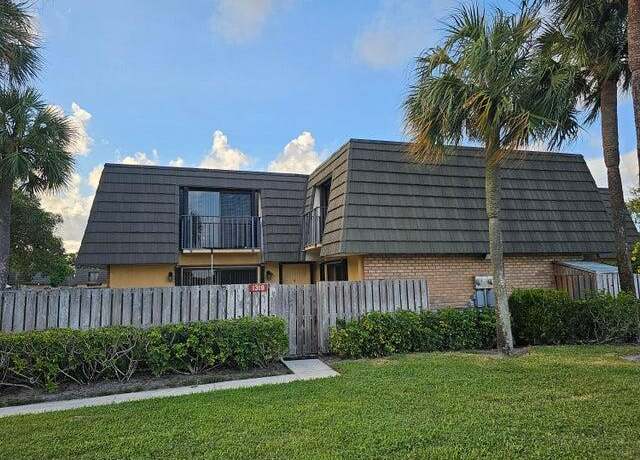 Property at 1319 13th Way, West Palm Beach, FL 33407, 2 beds, 2.5 baths