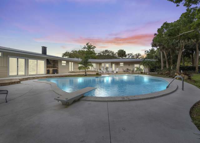Property at 1001 South 11th St, Fort Pierce, FL 34950, 5 beds, 4.5 baths