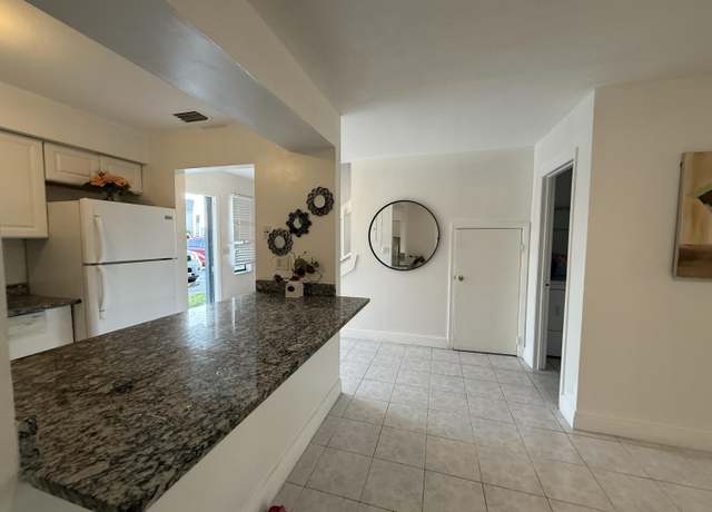 Property at 5102 Pier Dr, Greenacres, FL 33463, 2 beds, 2.5 baths