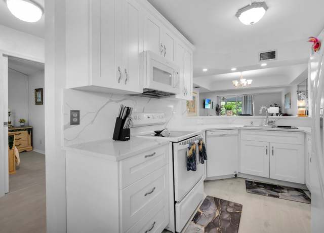 Property at 23247 Barwood Ln #305, Boca Raton, FL 33428, 2 beds, 2 baths