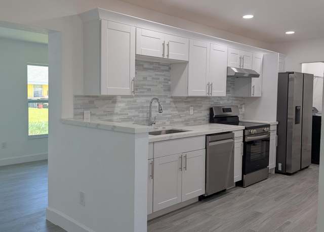 Property at 6830 2nd St, Limestone Creek, FL 33458, 5 beds, 3 baths