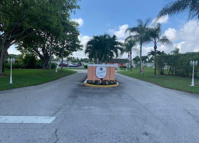Property at 2821 Duke Ln, Delray Beach, FL 33445, 2 beds, 1 bath