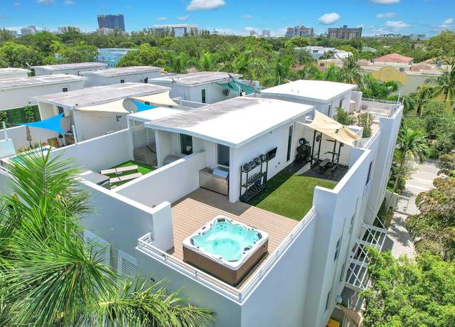 Property at 801 SE 12th Ct, Fort Lauderdale, FL 33316, 3 beds, 3.5 baths