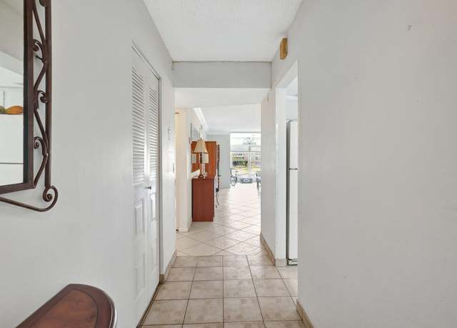 Property at 27 Abbey Ln #205, Delray Beach, FL 33446, 2 beds, 2 baths