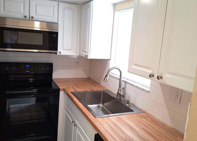 Property at 1501 Crescent Cir Unit D32, Lake Park, FL 33403, 2 beds, 1 bath