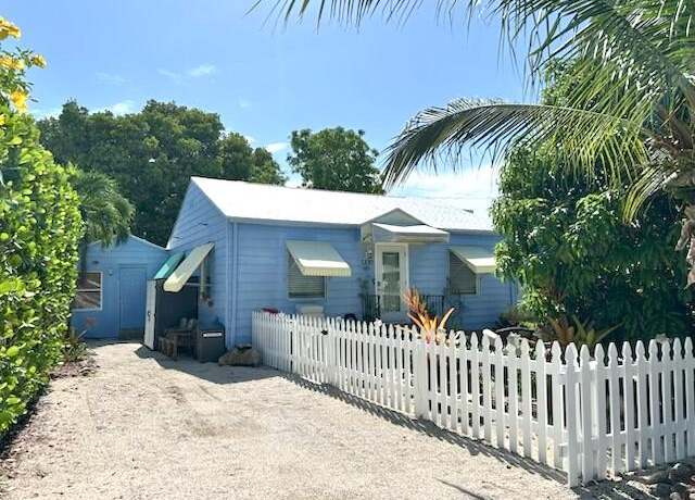 Property at 629 SE 4th Ave, Delray Beach, FL 33483, 4 beds, 2 baths