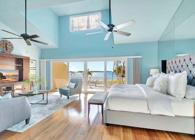 Property at 42 N Lakeshore Dr, Hypoluxo, FL 33462, 2 beds, 2.5 baths