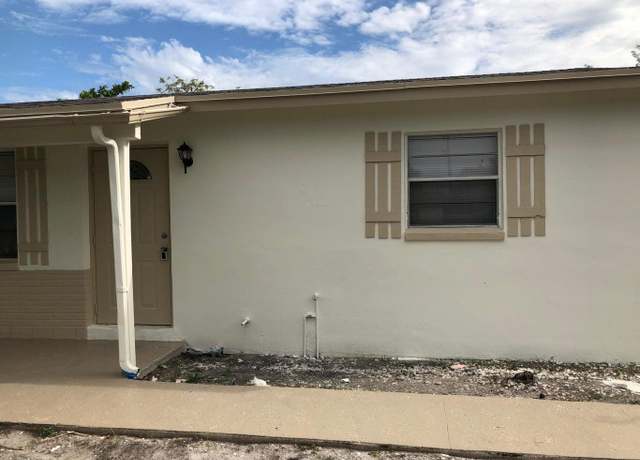 Property at 5881 South 38th Ct, Greenacres, FL 33463, 2 beds, 1.5 baths