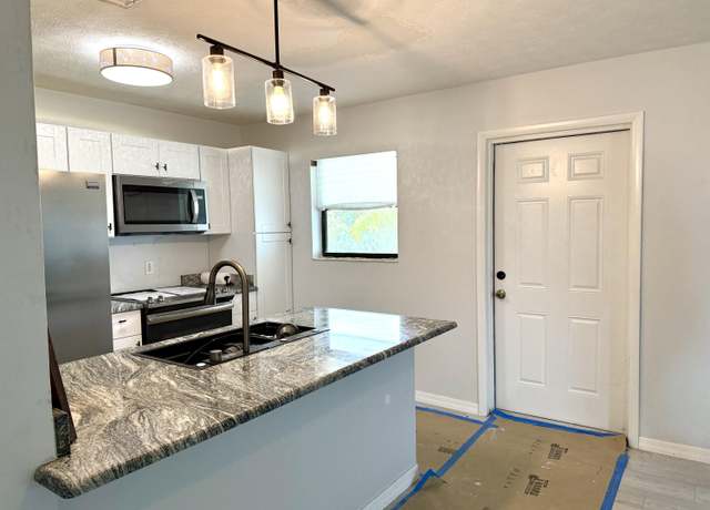 Property at 6537 SE Federal Hwy #202, Stuart, FL 34997, 2 beds, 2 baths