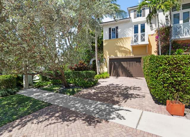 Property at 116 Venetian Dr, Delray Beach, FL 33483, 3 beds, 3.5 baths