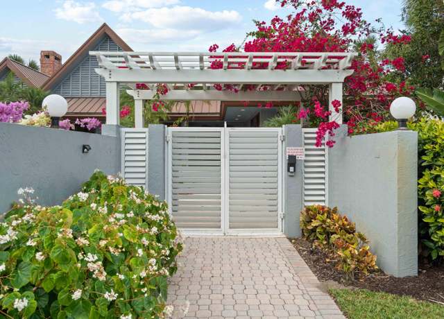 Property at 6342 SE Canterbury Ln, Stuart, FL 34997, 4 beds, 6 baths