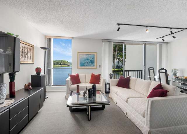 Property at 805 Bridgewood Pl, Boca Raton, FL 33434, 2 beds, 2.5 baths