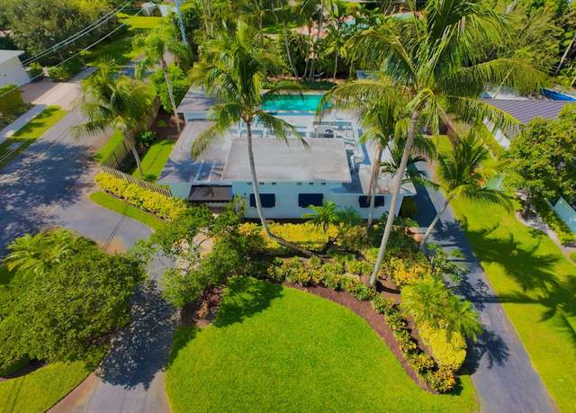 Property at 402 NW 7th St, Delray Beach, FL 33483, 4 beds, 3.5 baths