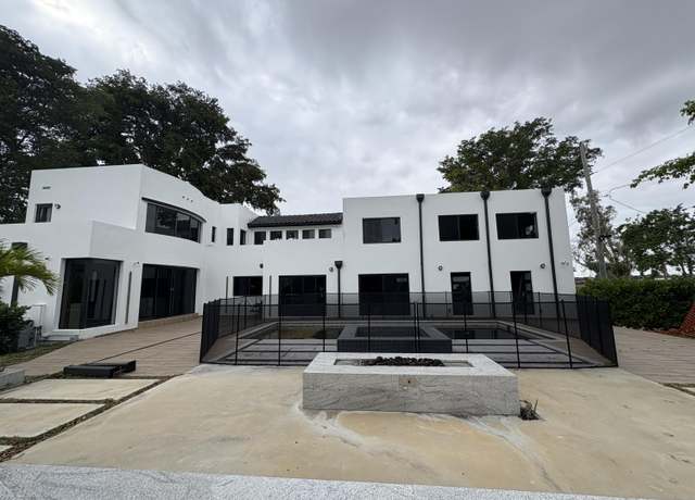 Property at 1329 Polk St, Hollywood, FL 33019, 6 beds, 5 baths