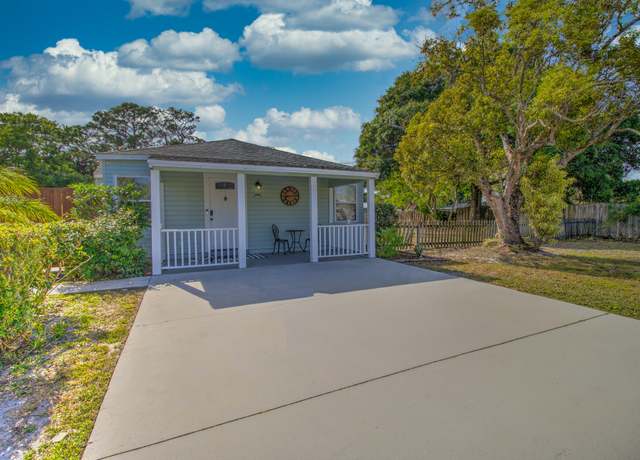 Property at 3061 S 10th St, Fort Pierce, FL 34982, 2 beds, 1 bath