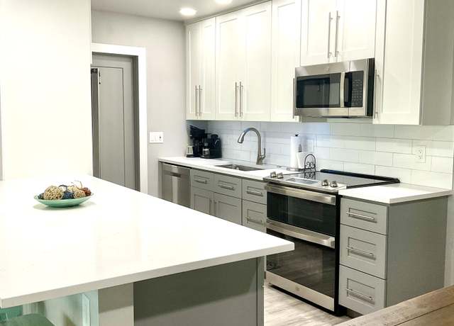 Property at 130 NW 10th Ct, Boynton Beach, FL 33426, 2 beds, 1 bath