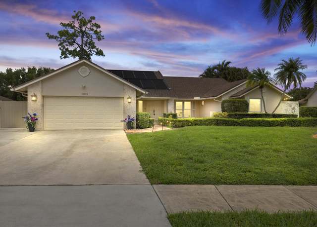 Property at 13385 Kingsbury Dr, Wellington, FL 33414, 4 beds, 2.5 baths