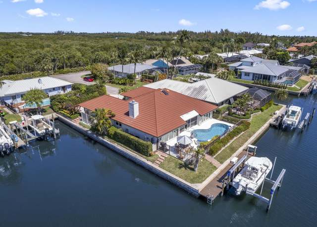 Property at 10726 SE Dock Ct, Hobe Sound, FL 33455, 3 beds, 2.5 baths