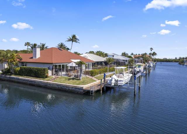 Property at 10726 SE Dock Ct, Hobe Sound, FL 33455, 3 beds, 2.5 baths