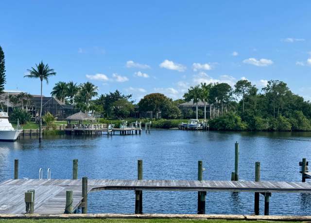 Property at 718 SE Essex Dr, Port Saint Lucie, FL 34984, 4 beds, 3 baths