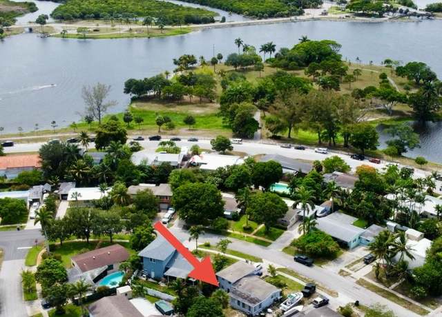 Property at 1424 Crest Dr, Lake Worth, FL 33461, 3 beds, 2.5 baths