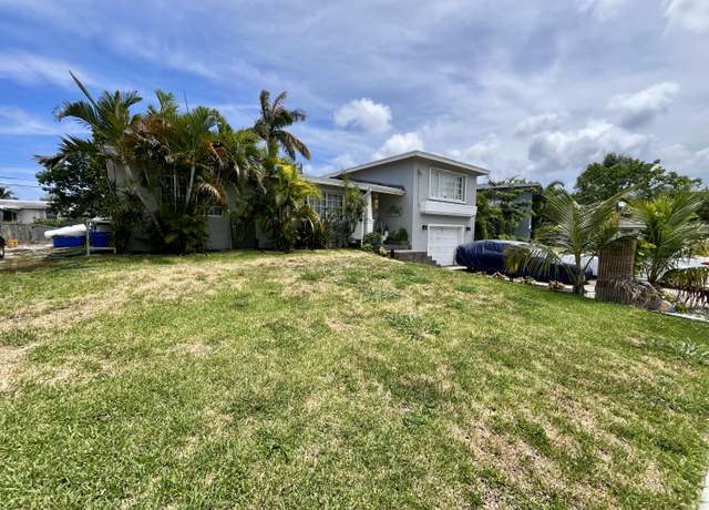 Property at 1424 Crest Dr, Lake Worth, FL 33461, 3 beds, 2.5 baths