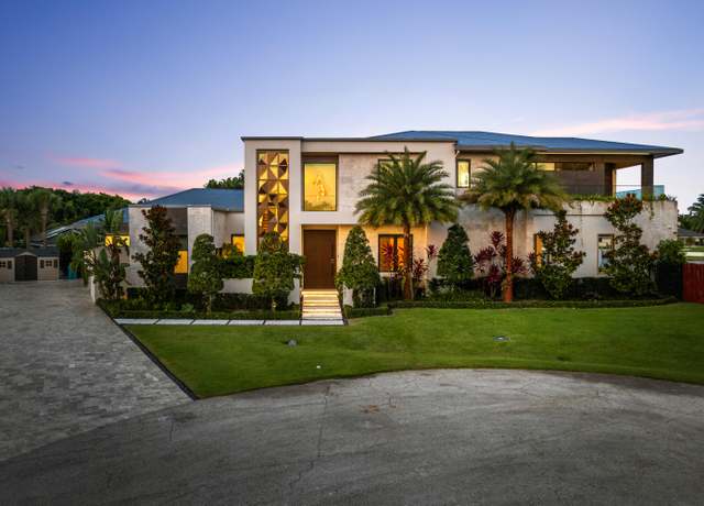 Property at 907 SW 37th Ct, Boynton Beach, FL 33435, 6 beds, 7 baths