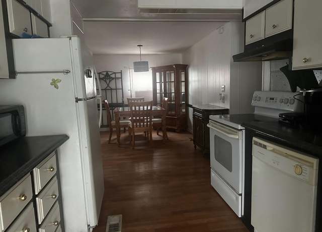Property at 8 SE Casa Rio Rd, Port Saint Lucie, FL 34952, 3 beds, 2 baths