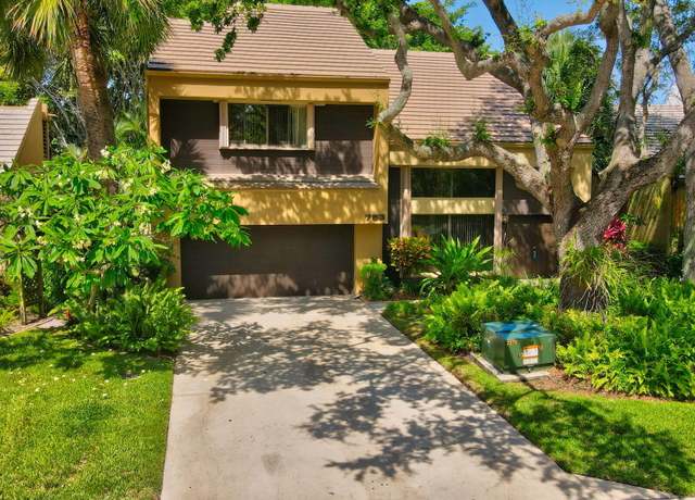 Property at 753 Saint Albans Dr, Boca Raton, FL 33486, 3 beds, 2.5 baths
