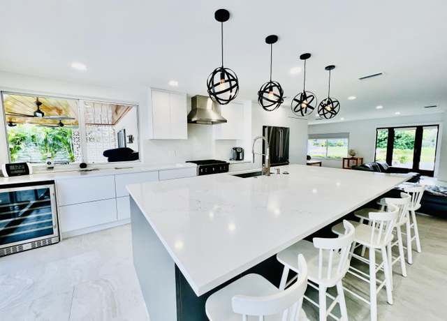 Property at 4695 Juniper Ln, Palm Beach Gardens, FL 33418, 4 beds, 3 baths