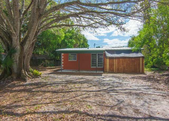 Property at 643 5th Pl SW, Vero Beach, FL 32962, 3 beds, 1 bath