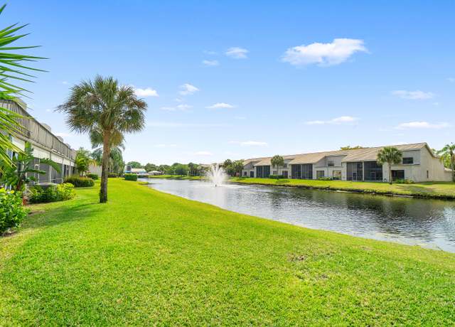 Property at 5285 Monterey Cir E, Delray Beach, FL 33484, 3 beds, 2.5 baths