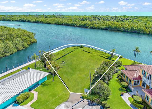 Property at 8595 SE Palm St, Hobe Sound, FL 33455