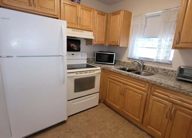 Property at 418 Sheffield Q, West Palm Beach, FL 33417, 1 bed, 1.5 baths