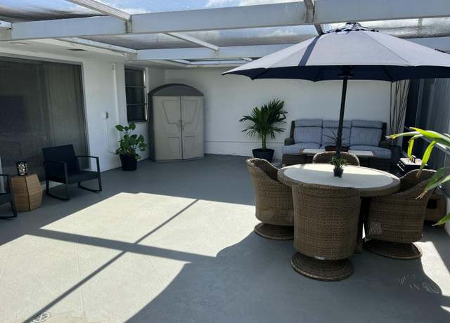 Property at 95 E East Ct, Royal Palm Beach, FL 33411, 2 beds, 2 baths