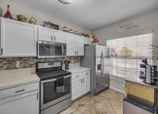 Property at 6988 Stoney Creek Cir, Lake Worth, FL 33467, 2 beds, 2.5 baths