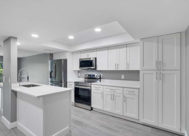 Property at 1166 6th Ave #3, Vero Beach, FL 32960, 2 beds, 2 baths